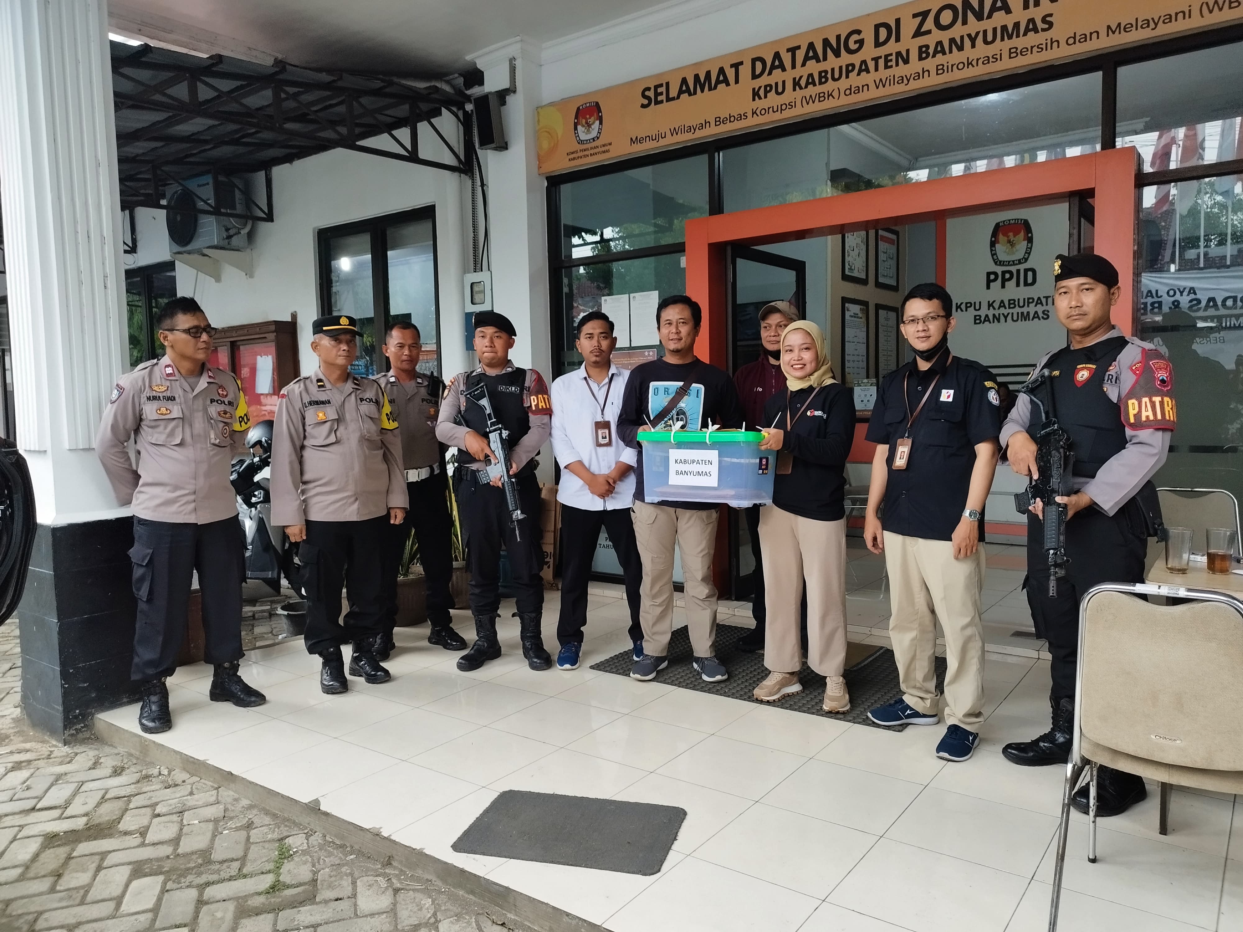 Penyerahan dokumen KPU